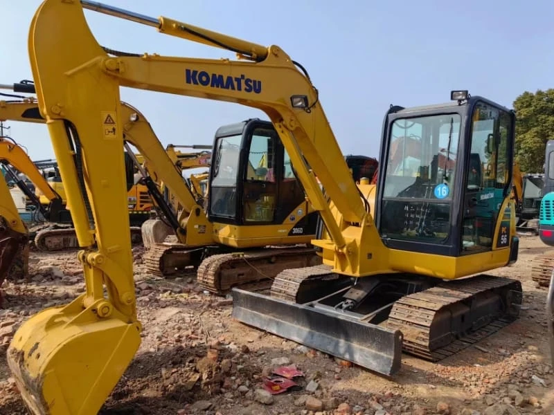 Miniexcavadora hidráulica sobre orugas de 5,6 toneladas usada en venta